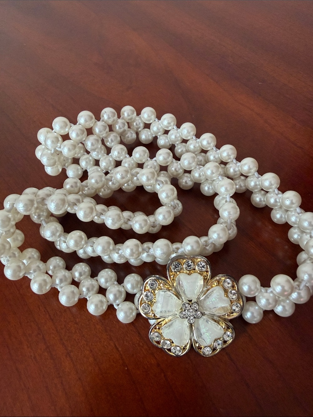 Pearl Strand Floral Pendant Belt